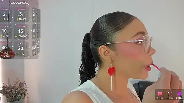 Freechat antonelllepiercee on StripChat