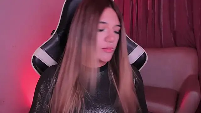 ashleyvalirya on StripChat