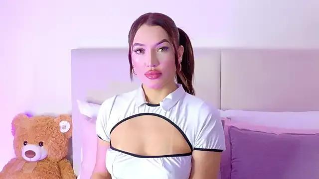 Bella-taylorr on StripChat