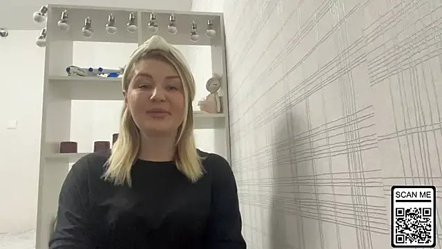 Blondie_xoxoxo — wiggle tease