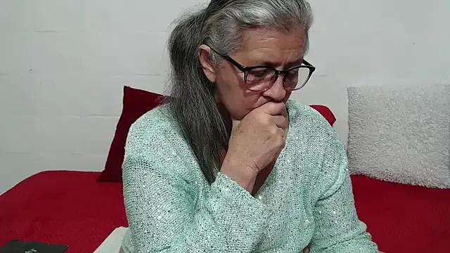 Freechat candy_mature_ on StripChat