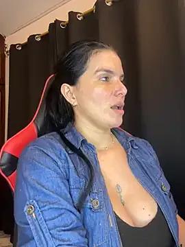 Freechat carol_cruz133 on StripChat