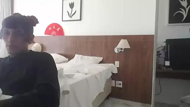 Freechat charlotbelucci_ on StripChat