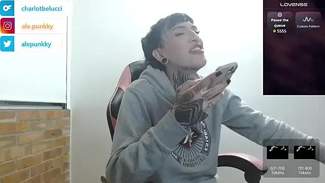 Freechat charlotbelucci_ on StripChat