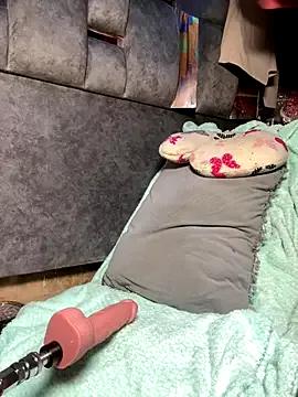 Freechat coral1727 on StripChat