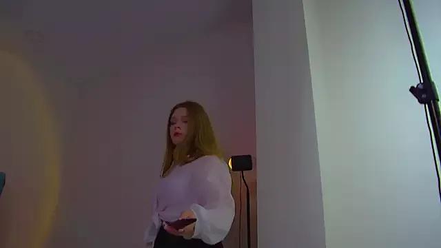 Freechat CrystalLyons on StripChat