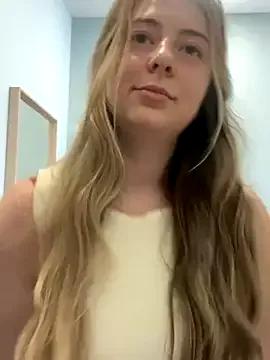 Freechat curvyflawless on StripChat