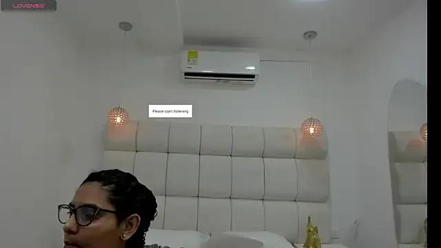 Freechat DanielleEvans_ on StripChat