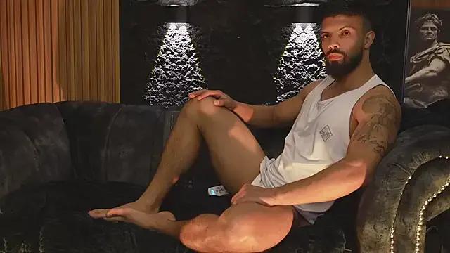 Freechat DannSaenz on StripChat