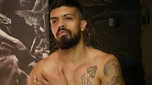 Freechat DannSaenz on StripChat