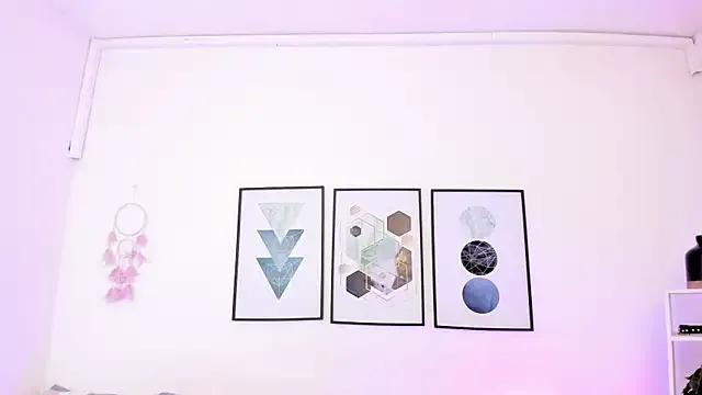 Freechat dullce77 on StripChat