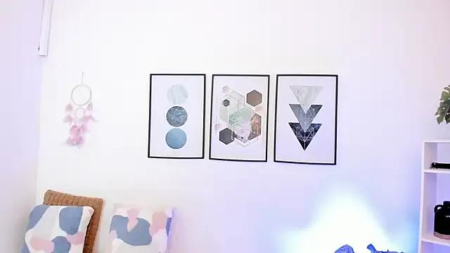 Freechat dullce77 on StripChat