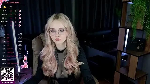 StripChat exxxcore_ is Freechat exxxcore_ — MASSAGE MY HOT ASS AND SLAP ME