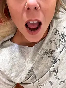 Freechat goodgirlbabydoll on StripChat