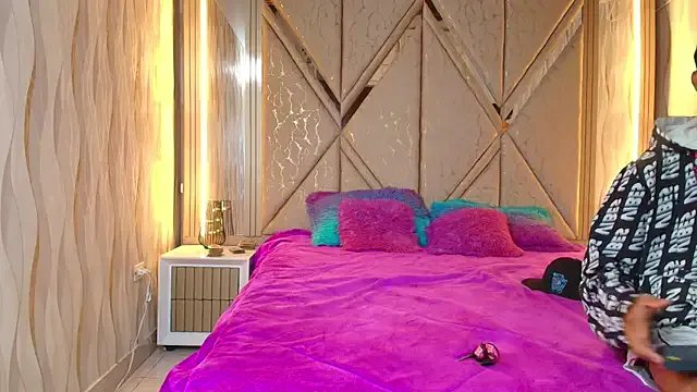 Hotcouple_222 on StripChat