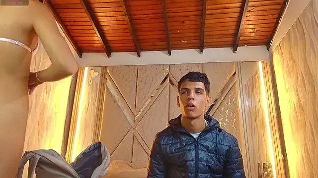 Hotcouple_222 on StripChat