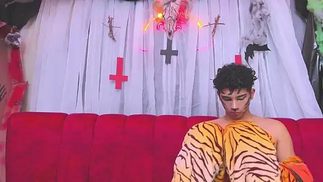 Freechat huntboyss on StripChat