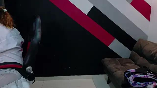 Freechat I_am_yours- on StripChat