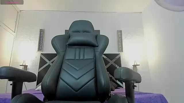 Freechat iamCharlotte19 on StripChat