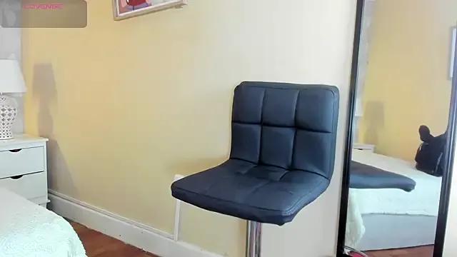 Freechat isabella_milf_ on StripChat