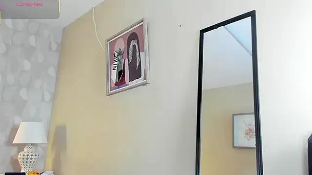 Freechat isabella_milf_ on StripChat