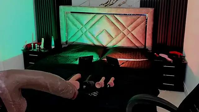 Freechat Issafoxx on StripChat