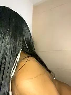 Freechat ItsLeyaa on StripChat