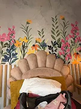 StripChat kiim_taaylor is Freechat kiim_taaylor — SQUATS IN THE PARKING LOT