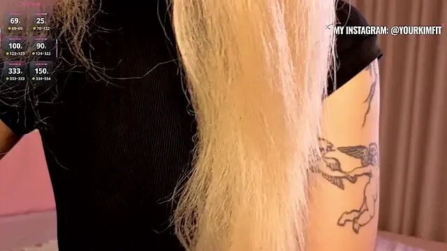 kimryuu — Boobies close to face and squeeze