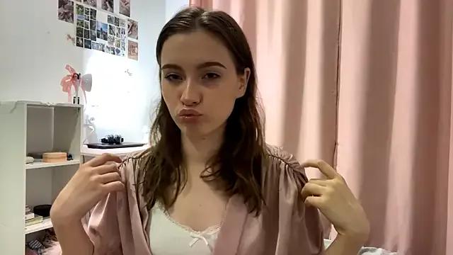 Freechat Kira_Sanders on StripChat