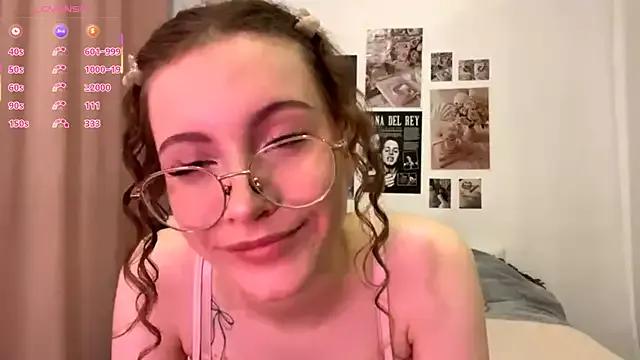 Kira_Sanders — sexy lips play close cam