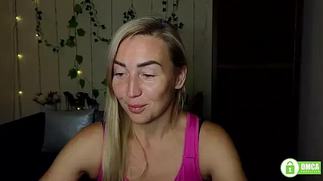 Freechat Kiss_julli88I on StripChat