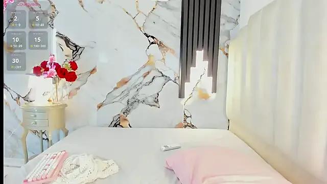 Freechat larakrouf on StripChat