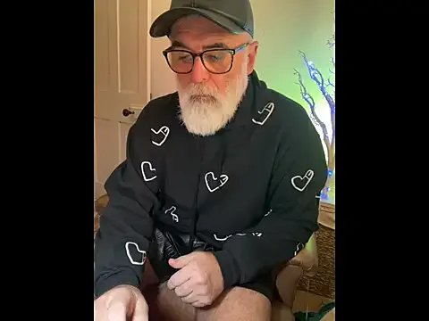 StripChat LeatherSdaddy is Freechat LeatherSdaddy — Spread my Ass and flash my Dick