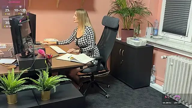 legsLONG on StripChat