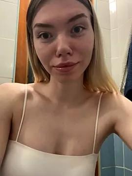 Lisaaa_Alisa on StripChat