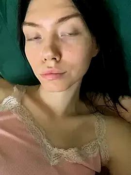 Lisaaa_Alisa on StripChat