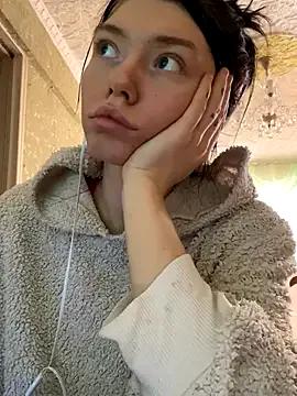 Lisaaa_Alisa on StripChat