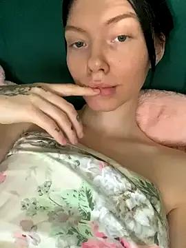 Lisaaa_Alisa on StripChat