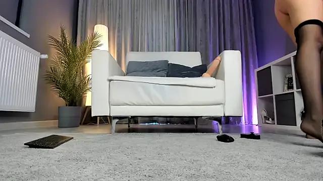 Freechat LisaAventi on StripChat