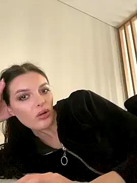 little_belucci — Show tits