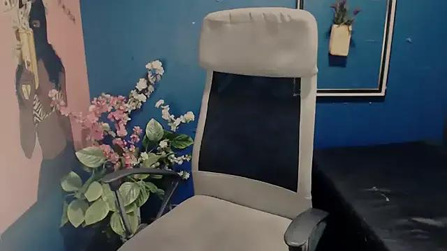 Littleindianmilf on StripChat 