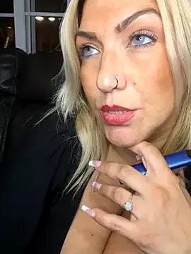 Freechat LittleMissEeve on StripChat