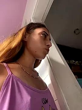 Freechat loirinhaaa on StripChat