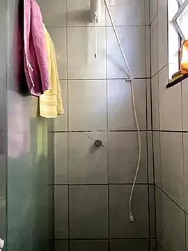 Freechat loirinhaaa on StripChat