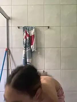 Freechat loirinhaaa on StripChat