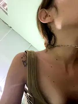 Freechat loirinhaaa on StripChat