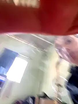 Freechat loirinhaaa on StripChat