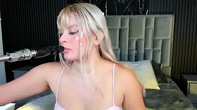 Freechat LolaAngellx on StripChat