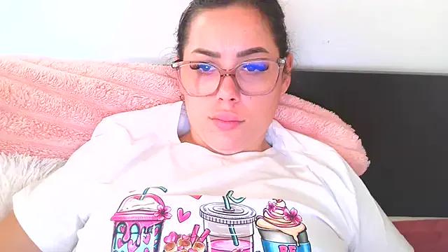 Freechat LovelyJulliette on StripChat